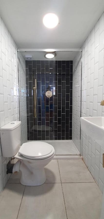 Elegant 5 Bed 4 Bath 'Vogue House' Parisian Style Home Margate Eksteriør billede