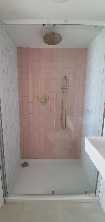 Elegant 5 Bed 4 Bath 'Vogue House' Parisian Style Home Margate Eksteriør billede