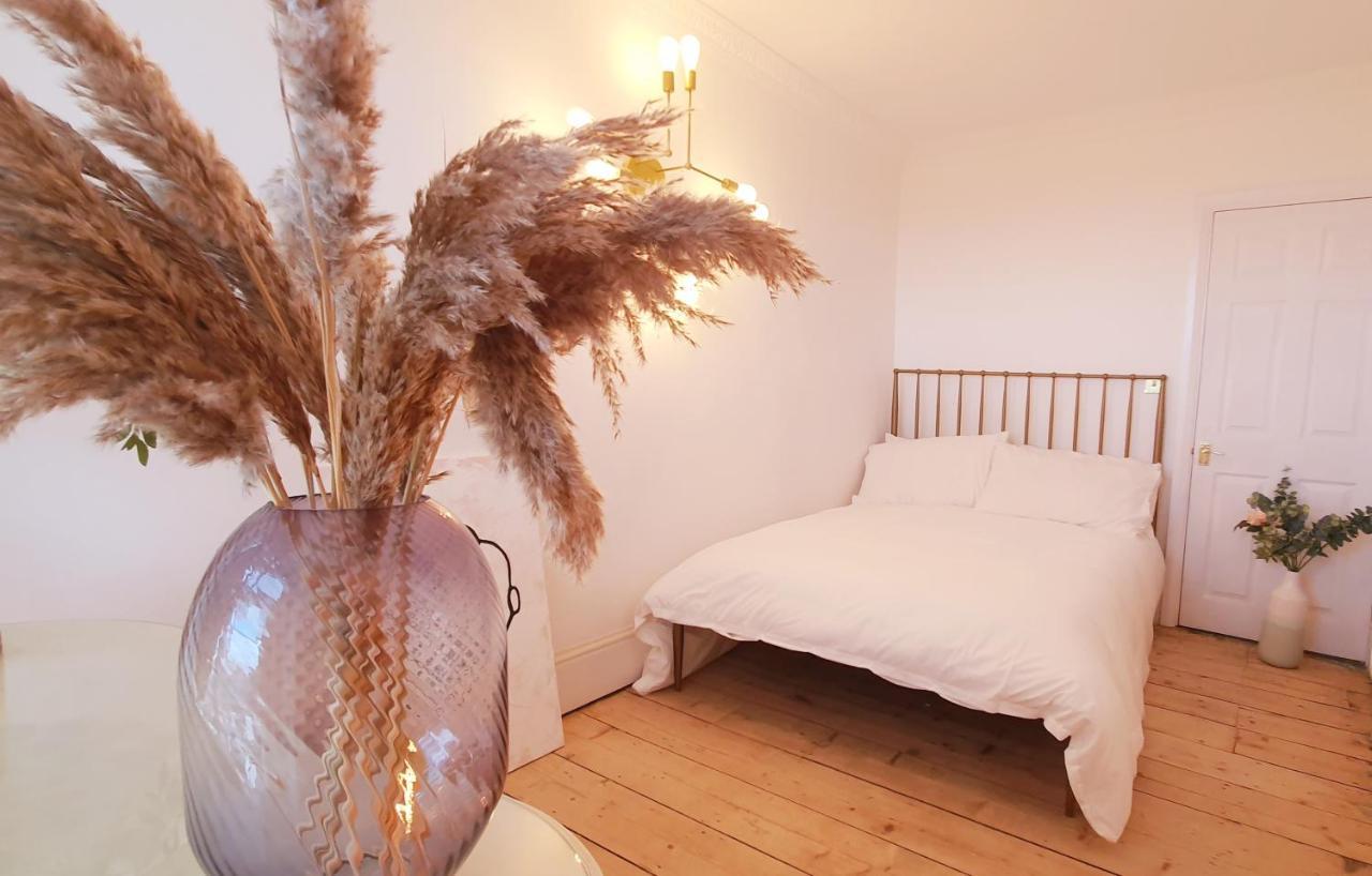 Elegant 5 Bed 4 Bath 'Vogue House' Parisian Style Home Margate Eksteriør billede