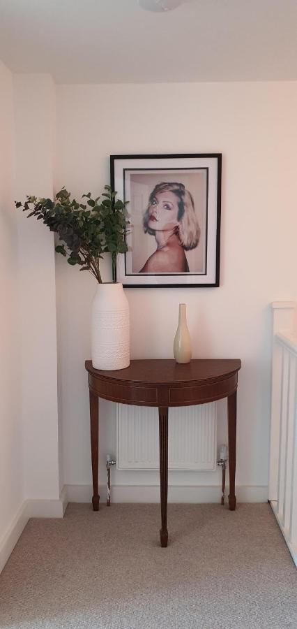 Elegant 5 Bed 4 Bath 'Vogue House' Parisian Style Home Margate Eksteriør billede