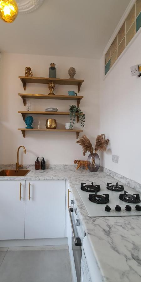 Elegant 5 Bed 4 Bath 'Vogue House' Parisian Style Home Margate Eksteriør billede