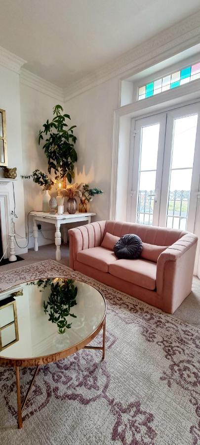 Elegant 5 Bed 4 Bath 'Vogue House' Parisian Style Home Margate Eksteriør billede