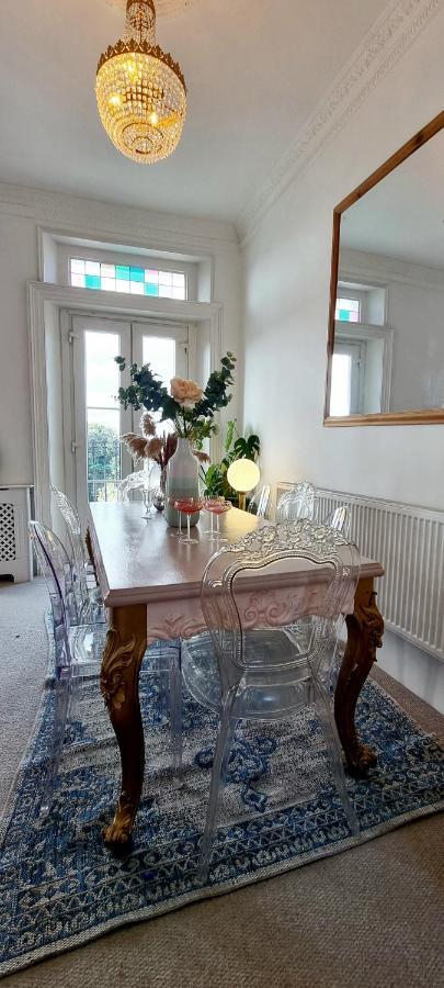 Elegant 5 Bed 4 Bath 'Vogue House' Parisian Style Home Margate Eksteriør billede
