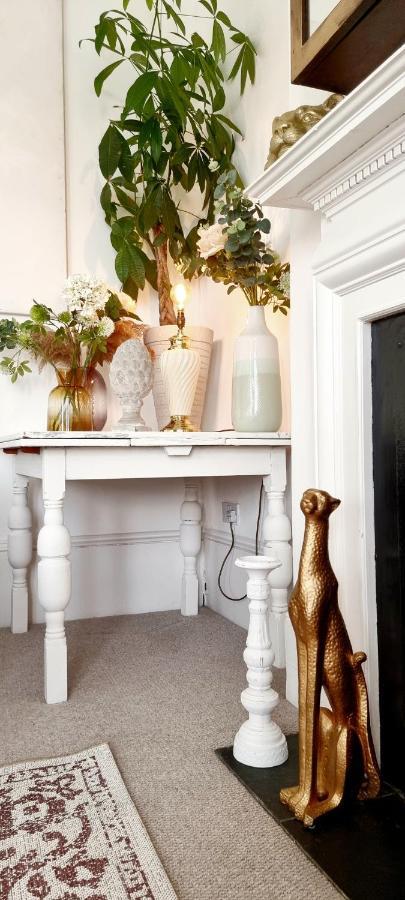 Elegant 5 Bed 4 Bath 'Vogue House' Parisian Style Home Margate Eksteriør billede